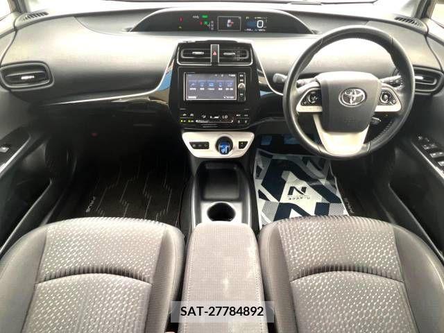 Toyota PRIUS 2017-06 330610-1