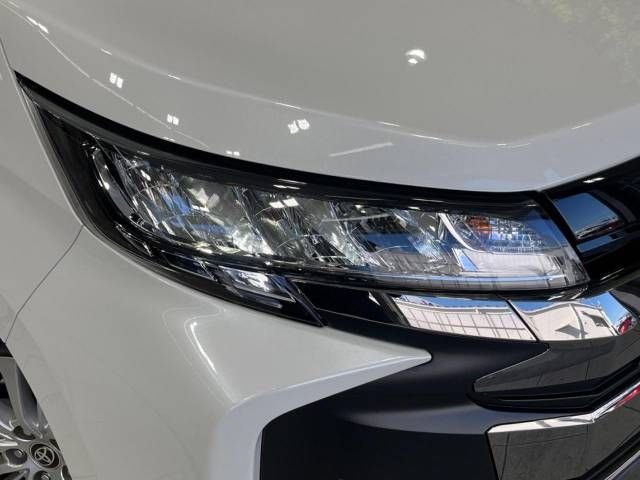 Toyota NOAH 2023-07 189614-13