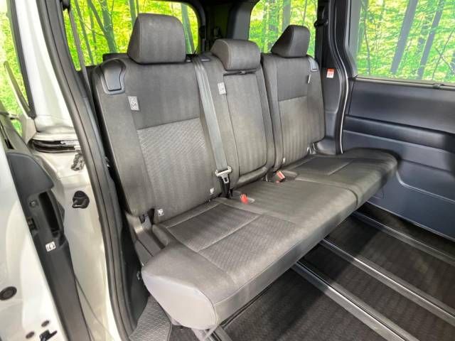 Toyota NOAH 2023-07 189614-9