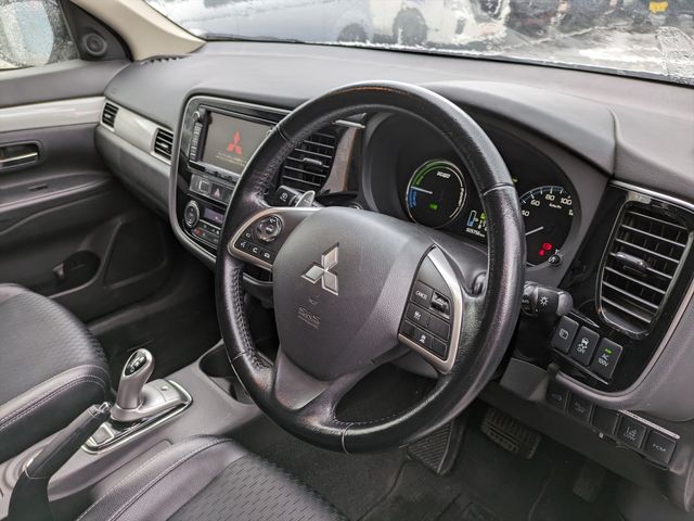 Mitsubishi OUTLANDER PHEV 2014-02 19702-4