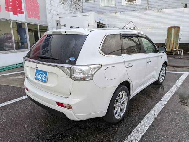 Mitsubishi OUTLANDER PHEV 2014-02 19702-1