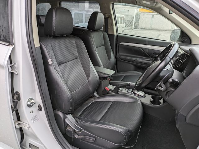 Mitsubishi OUTLANDER PHEV 2014-02 19702-5