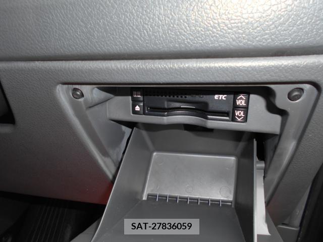 Toyota NOAH 2009-07 321299-18