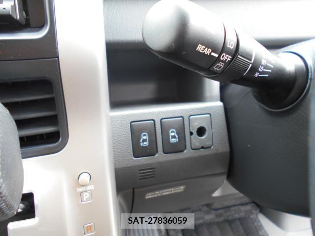 Toyota NOAH 2009-07 321299-17