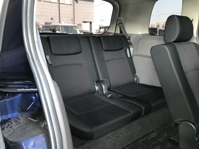 Toyota ISIS 2005-08 2232-8