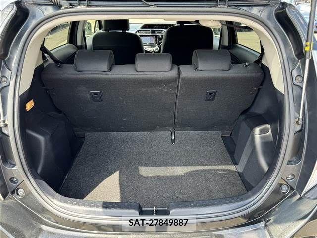 Toyota AQUA 2015-08 389279-19