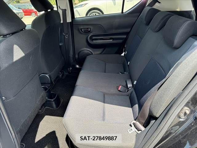 Toyota AQUA 2015-08 389279-17