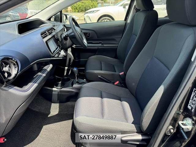 Toyota AQUA 2015-08 389279-16
