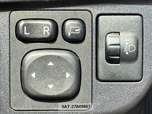 Toyota AQUA 2015-08 389279-28