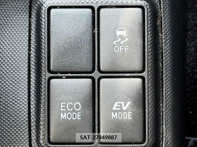 Toyota AQUA 2015-08 389279-27