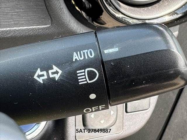 Toyota AQUA 2015-08 389279-26