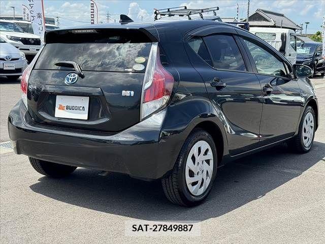 Toyota AQUA 2015-08 389279-14