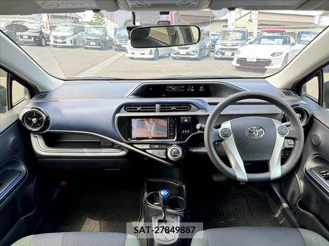 Toyota AQUA 2015-08 389279-1