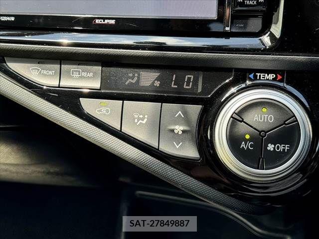 Toyota AQUA 2015-08 389279-21