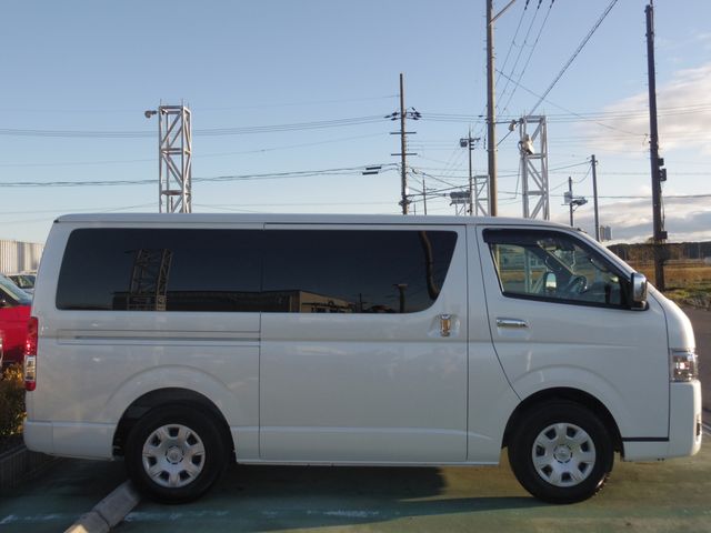 Toyota HIACE VAN 2022-12 195131-3