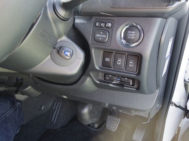 Toyota HIACE VAN 2022-12 195131-17