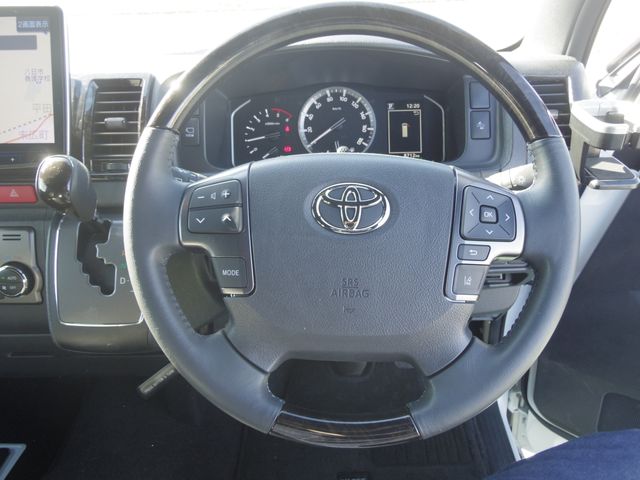 Toyota HIACE VAN 2022-12 195131-10