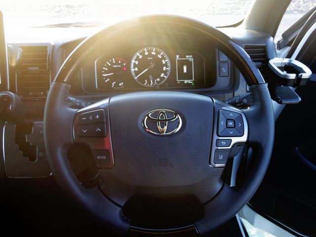Toyota HIACE VAN 2022-12 195131-6