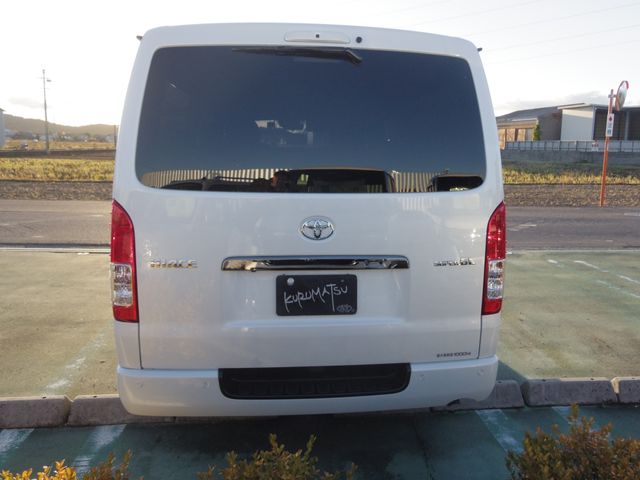 Toyota HIACE VAN 2022-12 195131-4