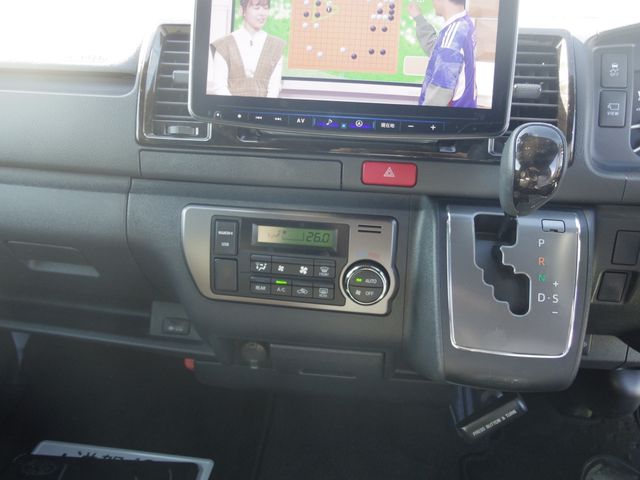 Toyota HIACE VAN 2022-12 195131-16