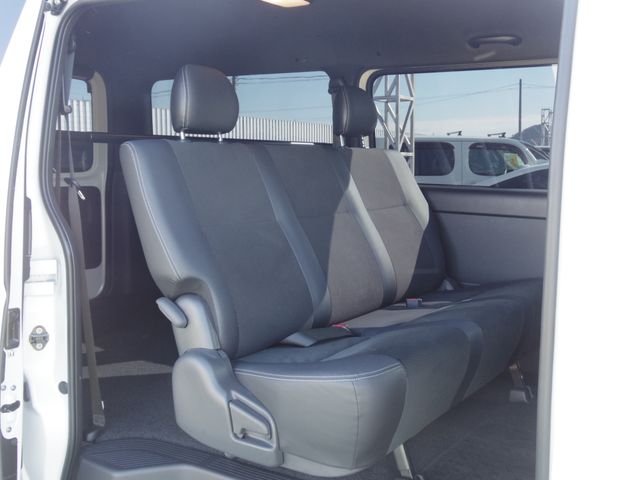 Toyota HIACE VAN 2022-12 195131-9