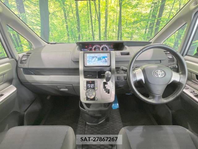 Toyota VOXY 2010-03 321367-1
