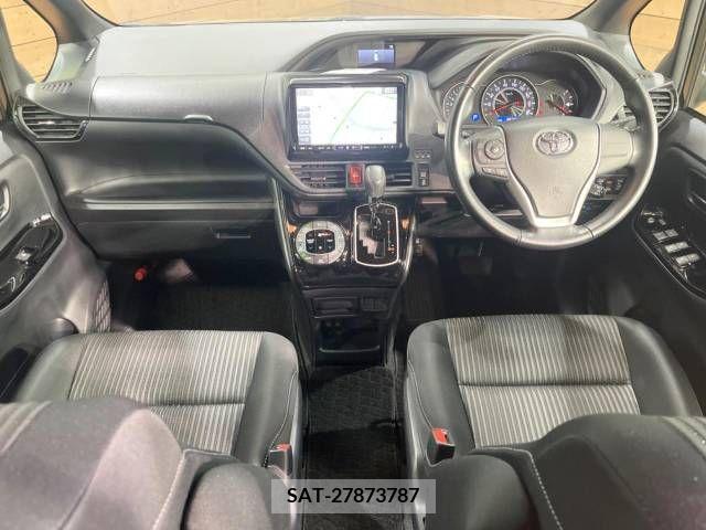 Toyota VOXY 2017-10 247103-1