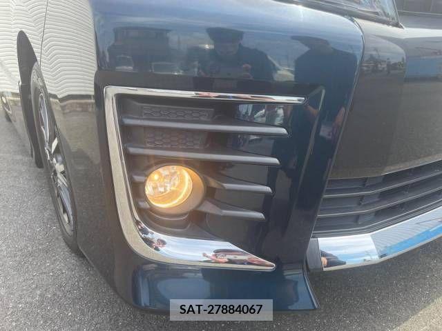 Toyota VOXY 2014-04 329590-19