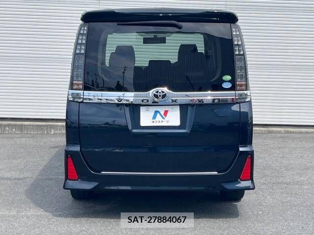 Toyota VOXY 2014-04 329590-13