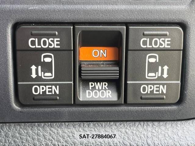 Toyota VOXY 2014-04 329590-4