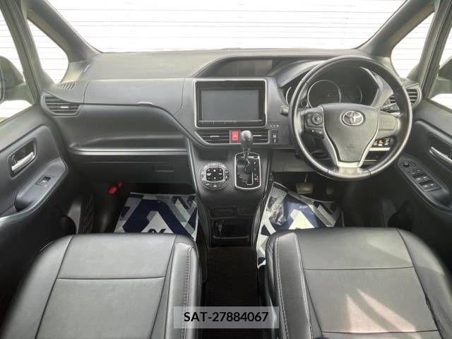 Toyota VOXY 2014-04 329590-1