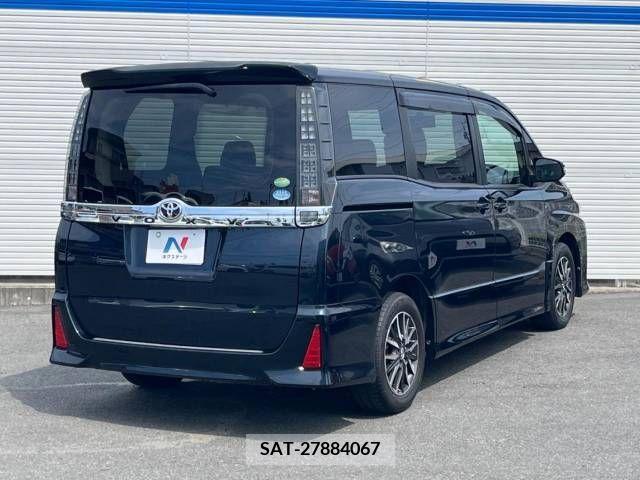 Toyota VOXY 2014-04 329590-15