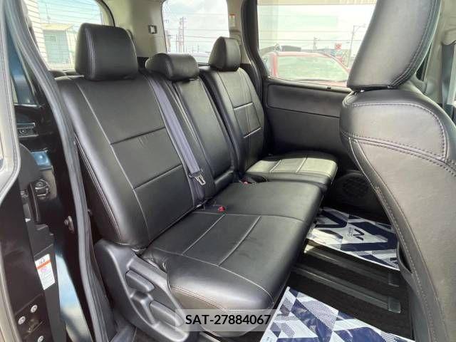 Toyota VOXY 2014-04 329590-9