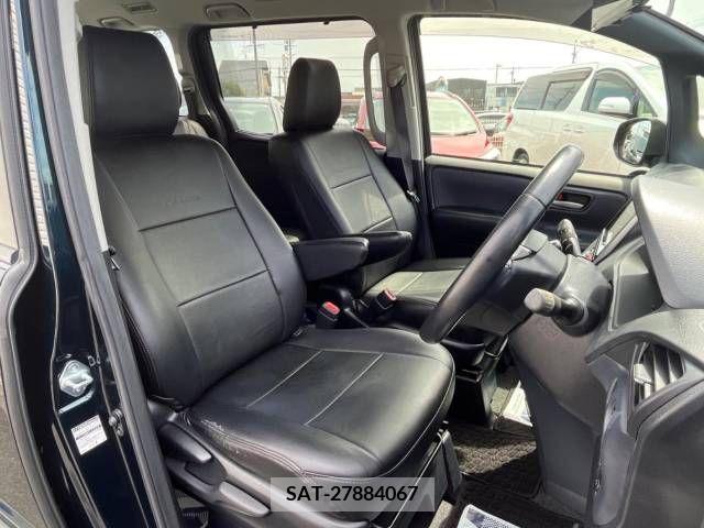 Toyota VOXY 2014-04 329590-8