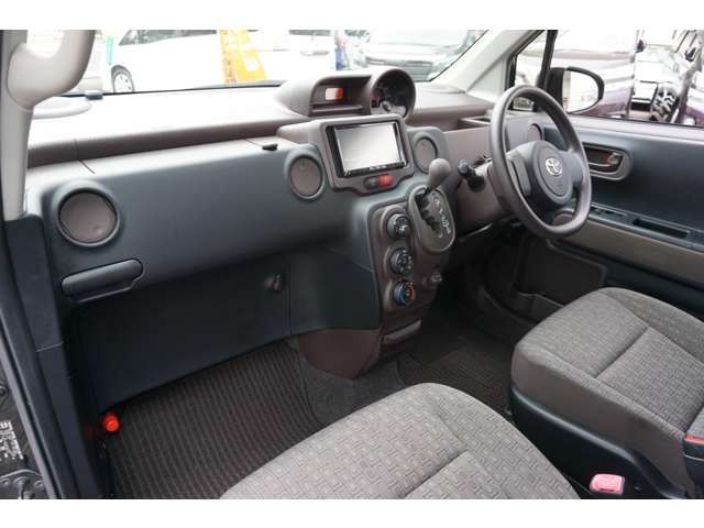 Toyota SPADE 2012-09 380-16