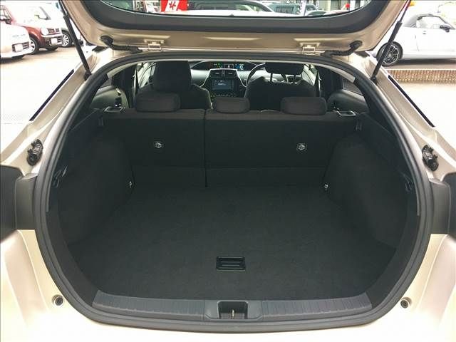 Toyota PRIUS 2016-09 11982-5