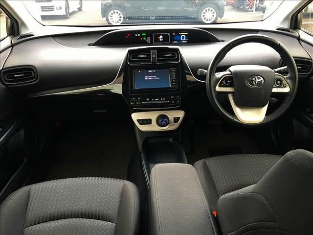 Toyota PRIUS 2016-09 11982-1