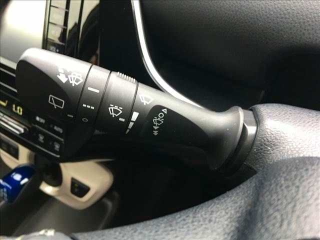 Toyota PRIUS 2016-09 11982-12