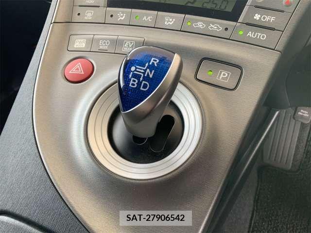 Toyota PRIUS 2013-10 366587-13