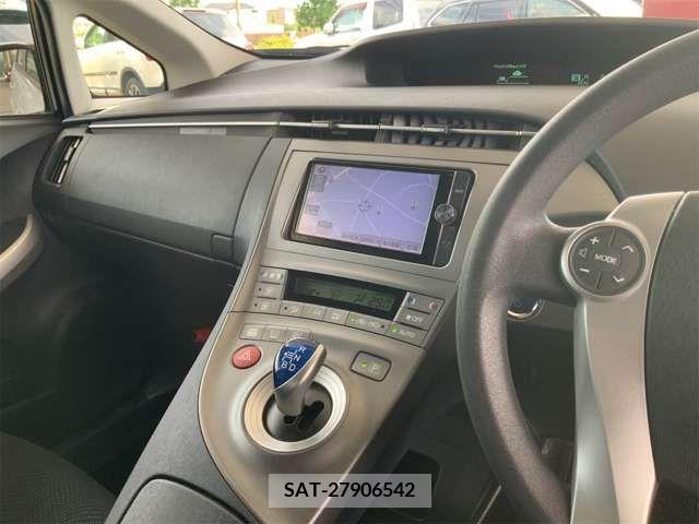 Toyota PRIUS 2013-10 366587-1