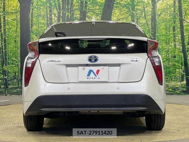 Toyota PRIUS 2018-02 233186-15