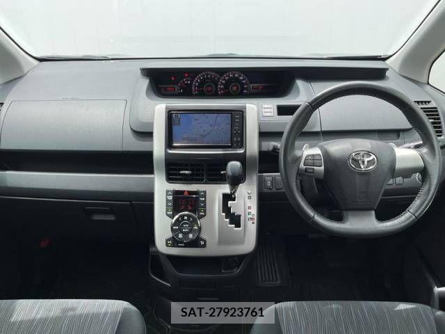 Toyota VOXY 2011-09 386029-1