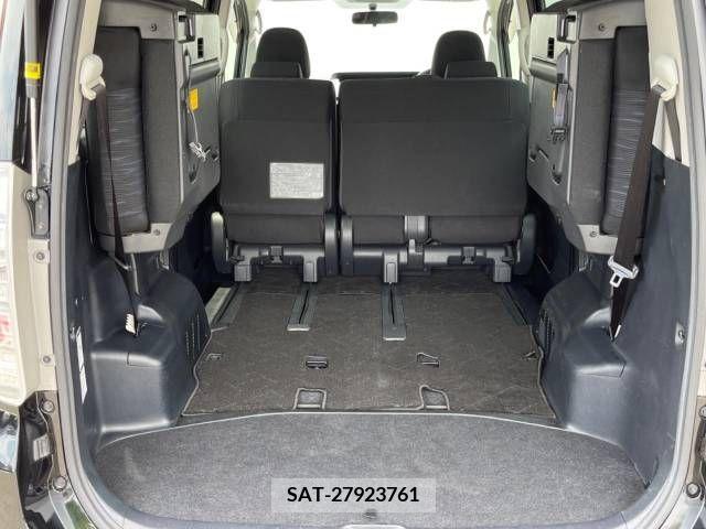 Toyota VOXY 2011-09 386029-11