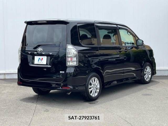 Toyota VOXY 2011-09 386029-18