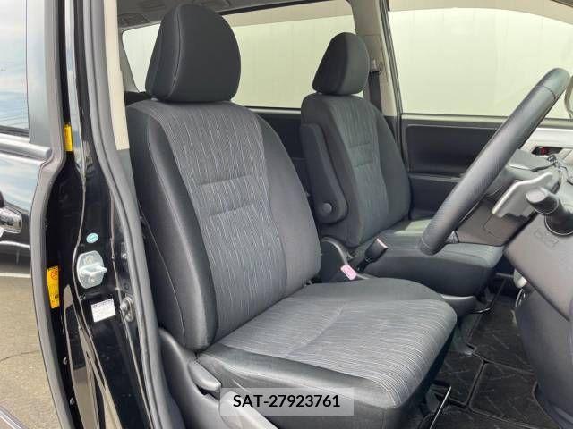 Toyota VOXY 2011-09 386029-8