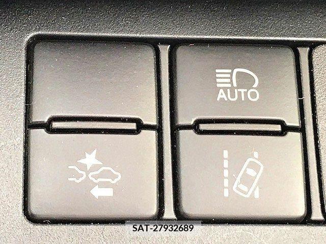 Toyota SIENTA 2018-03 330227-21