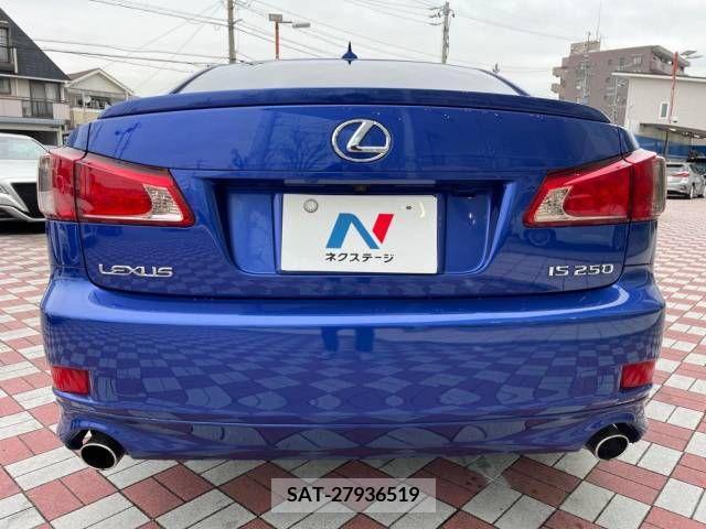 Lexus IS 2012-02 228265-13
