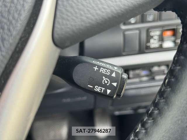 Toyota NOAH 2018-02 321568-16