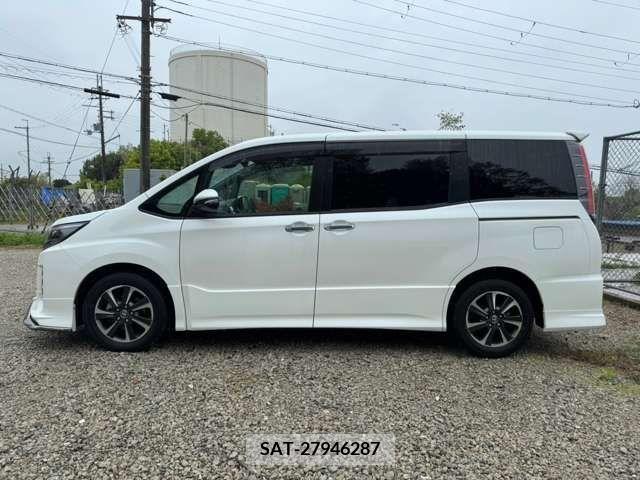 Toyota NOAH 2018-02 321568-7