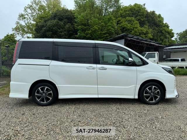 Toyota NOAH 2018-02 321568-6
